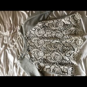 Cropped long sleeve tee with white lace design